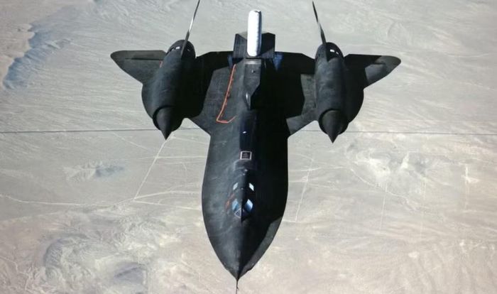 Năm 1976, một chiếc SR-71 đạt tốc độ 2.193 mph, tương đương khoảng 3.529 km/h, lập kỷ lục thế giới đối với máy bay phản lực có người lái.