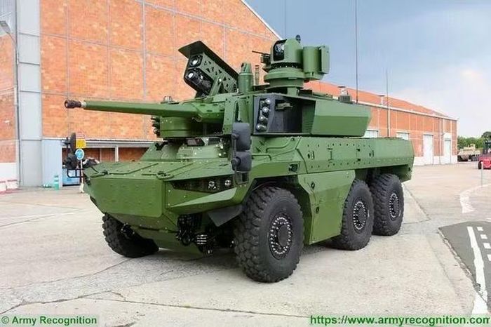 Chiếc Jaguar R3 kết hợp đầy đủ các tính năng kỹ chiến thuật và vận hành từng được kỳ vọng cho loại thiết giáp 6x6 nặng 25 tấn này, dự kiến nó ​​sẽ thay thế hoàn toàn xe tăng bánh lốp AMX-10RC trong nhiệm vụ trinh sát và cận chiến.