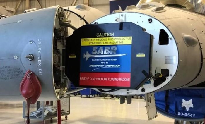 Trung tâm của gói nâng cấp là radar điều khiển hỏa lực mảng pha quét điện tử chủ động (AESA) AN/APG-83 SABR do Northrop Grumman phát triển. Đây là công nghệ giúp F-16 khai thác lượng thông tin lớn hơn từ không gian tác chiến.