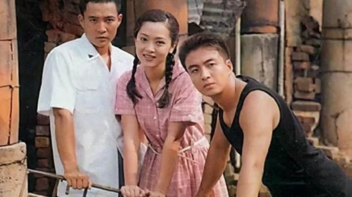 Mối tình đầu được phát sóng từ năm 1996 đến năm 1997. Bộ phim này được coi là khởi đầu của làn sóng Hallyu - Hàn Quốc