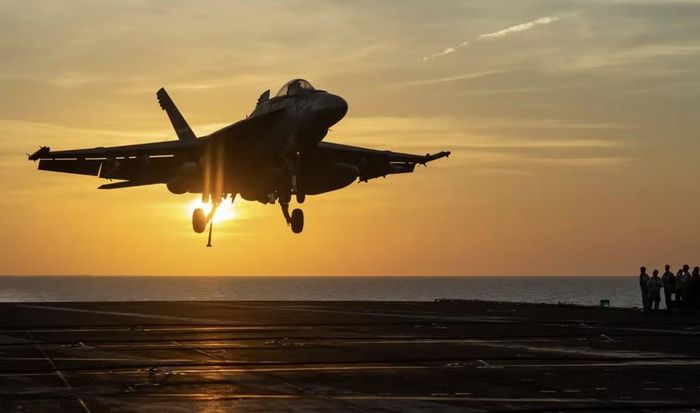 Thế hệ tiếp theo là tên lửa chống radar AGM-88E AARGM, trong đó AARGM là viết tắt của Advanced Anti-Radiation Guided Missile. NAVAIR xác định AARGM được phát triển cho cả nhiệm vụ SEAD và DEAD, tức chế áp hoặc tiêu diệt hệ thống phòng không đối phương.
