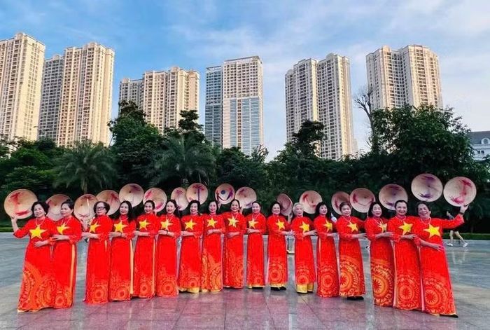 Hội Phụ nữ phường Yên Hòa tham gia hưởng ứng Tháng Áo dài Hà Nội 2026
