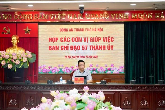 Thiếu tướng Nguyễn Hồng Ky, Phó Giám đốc CATP điều hành phần thảo luận tại cuộc họp.