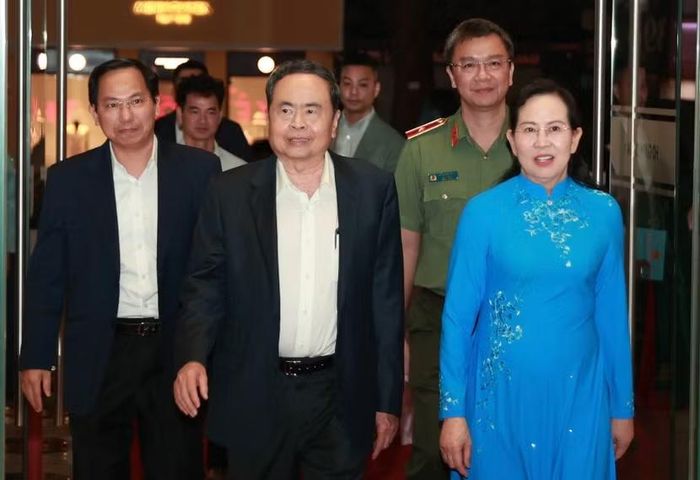 Đồng chí Trần Thanh Mẫn, Ủy viên Bộ Chính trị, Chủ tịch Quốc hội đến dự chương trình