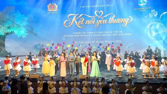 Chương trình "Kết nối yêu thương" nhằm huy động nguồn lực hỗ trợ phụ nữ và trẻ em bị bệnh hiểm nghèo có hoàn cảnh đặc biệt khó khăn