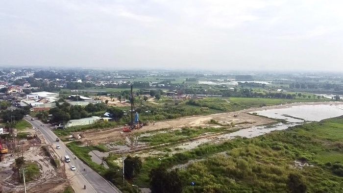 Khu vực điểm đầu của dự án, nơi cao tốc TPHCM-Mộc Bài giao cắt với đường Vành đai 3 TPHCM (cũng đang xây dựng) tại xã Phú Hoà Đông (TPHCM). Ảnh: Đ.Xá.