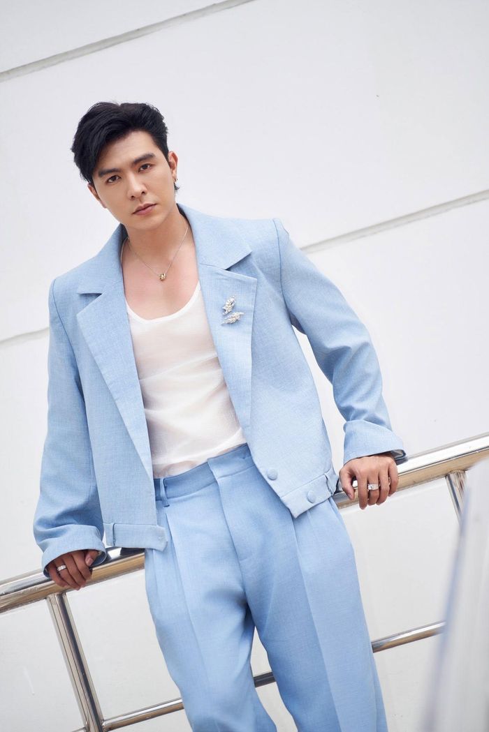 Steven Nguyễn (tên thật là Nguyễn Huy, sinh năm 1991), tốt nghiệp Đại học Sân khấu - Điện ảnh TP.HCM. Anh cao 1,78 m, gương mặt nam tính. Nam chính Trại buôn người từng tham tham gia các web drama trước khi góp mặt ở các dự án điện ảnh, truyền hình. Ngoại hình và lối diễn xuất của Steven Nguyễn giúp anh có lợi thế khi đảm nhận nhiều thể loại nhân vật khác nhau. 