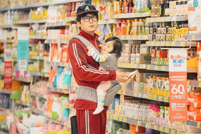 Não bộ nam giới trải qua nhiều thay đổi khi lần đầu làm cha. Ảnh: TvN.