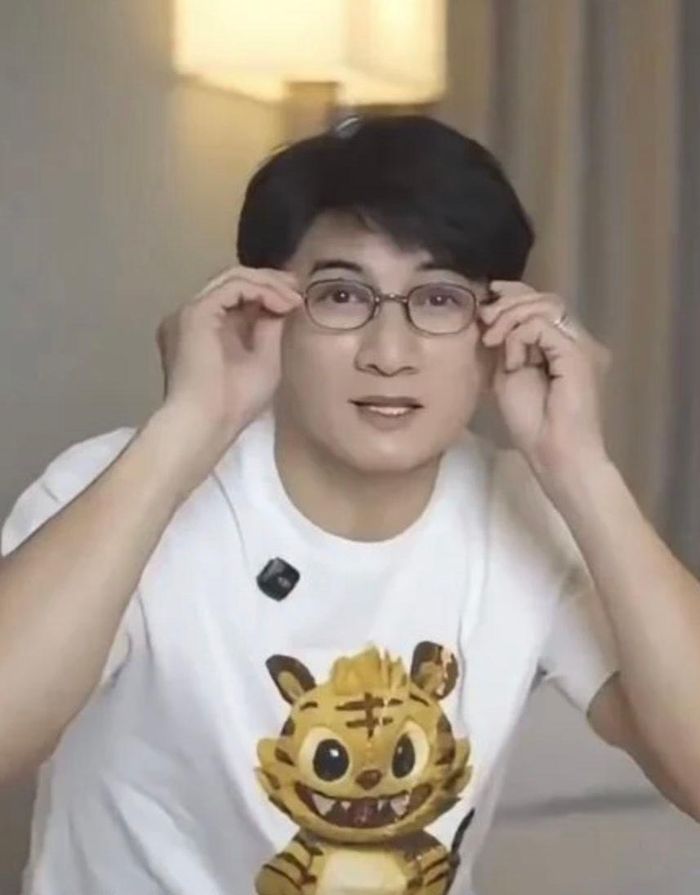 Hình ảnh mới nhất của Ngô Kỳ Long. Ảnh: Weibo.