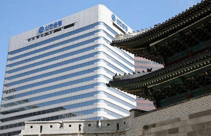  Chuỗi tấn công mạng làm lộ dữ liệu hàng chục nghìn khách hàng của Ngân hàng Shinhan. Ảnh: Shinhan Bank.