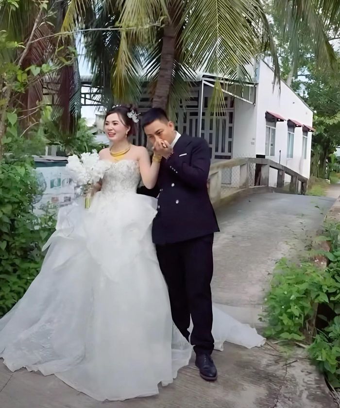 Hình ảnh trong lễ vu quy của vợ chồng Hoài Lâm. Ảnh: FBNV.