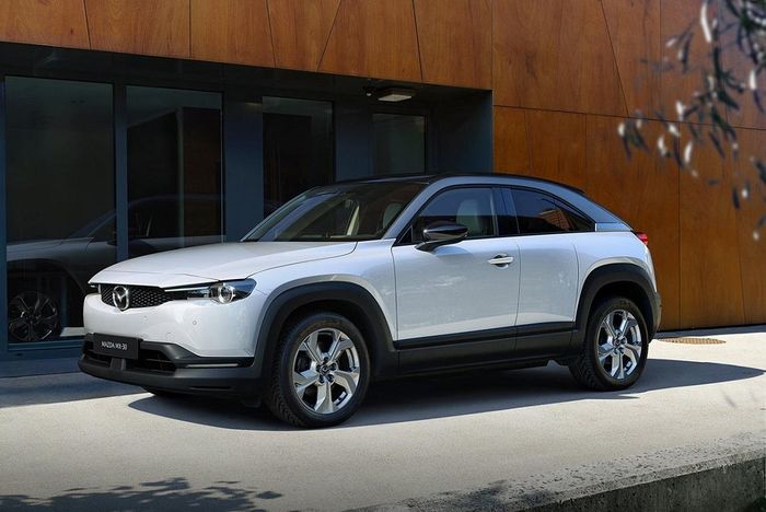  Mazda MX-30 bản thuần điện và REEV có giá ngang nhau. Ảnh: Mazda. 