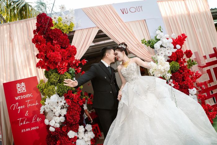  Vợ chồng Hoài Lâm rạng rỡ trong lễ cưới. Ảnh: Gia Minh. 