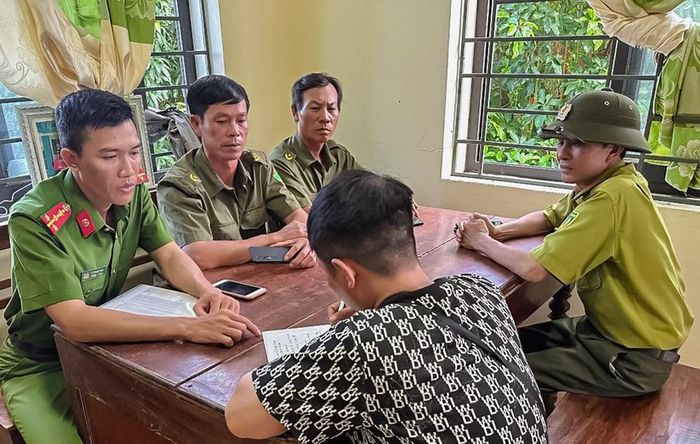 Người dân vi phạm viết cam kết không tái phạm hành vi đánh bắt cá bằng xung điện và đặt các bẫy tận diệt các loại chim trời