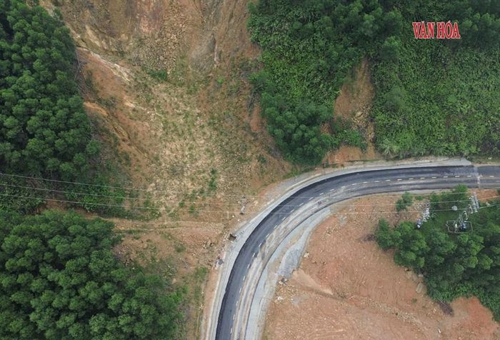 Nguy cơ sạt lở đất đá đoạn qua đèo La Hy, xã Khe Tre, TP Huế