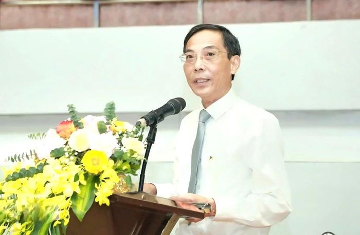 Phó Chủ tịch UBND tỉnh Đầu Thanh Tùng phát biểu giao nhiệm vụ cho Đoàn thể thao Thanh Hóa