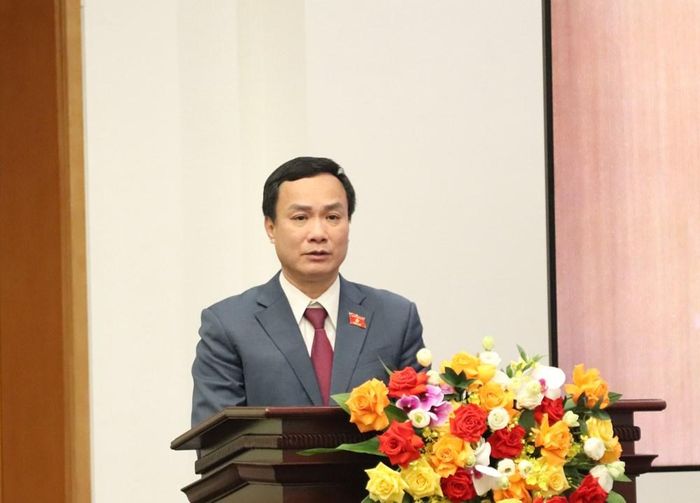 Phó Chủ nhiệm Ủy ban Văn hóa và Xã hội Triệu Thế Hùng thông tin tại buổi gặp mặt báo chí