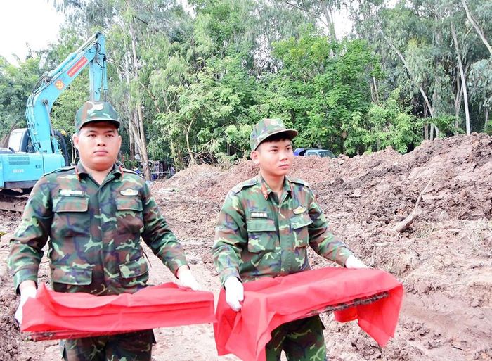 Ngày 5.10, lực lượng làm nhiệm vụ đã phát hiện, quy tập thêm 13 bộ hài cốt liệt sĩ cùng 1 bộ di vật kèm theo