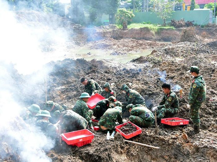 Cán bộ, chiến sĩ miệt mài tìm kếm, đưa các Anh hùng liệt sĩ trở về với quê hương và gia đình