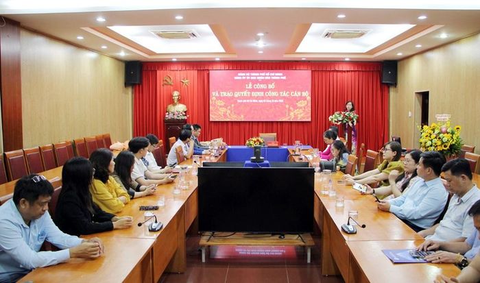 Bà Nguyễn Thanh Xuân, Phó Bí thư Đảng ủy, Trưởng Ban Xây dựng Đảng Đảng ủy UBND TP.HCM phát biểu tại buổi lễ