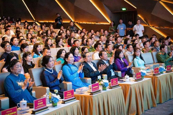 Ủy viên Bộ Chính trị, Chủ tịch Quốc hội Trần Thanh Mẫn và các đại biểu dự chương trình