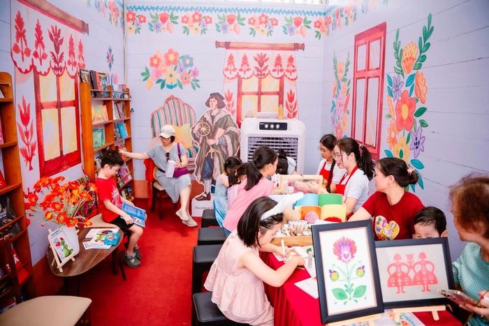 Không gian giới thiệu văn hóa Ba Lan tại Lễ hội Văn hóa Thế giới tại Hà Nội lần thứ hai. Ảnh: ĐSQ Ba Lan tại Hà Nội