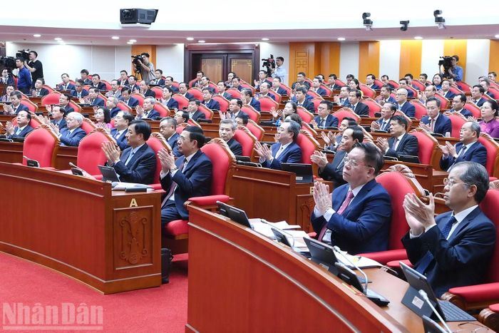 Các đại biểu tham dự khai mạc Hội nghị lần thứ tư Ban Chấp hành Trung ương Đảng Cộng sản Việt Nam khóa XIV.