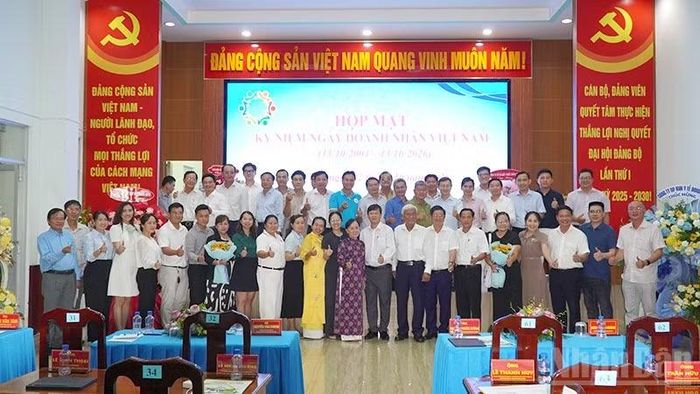 Đại biểu tại buổi họp mặt Ngày Doanh nhân Việt Nam (13/10) năm 2026 phường Mỹ Trà. (Ảnh: HỮU NGHĨA)