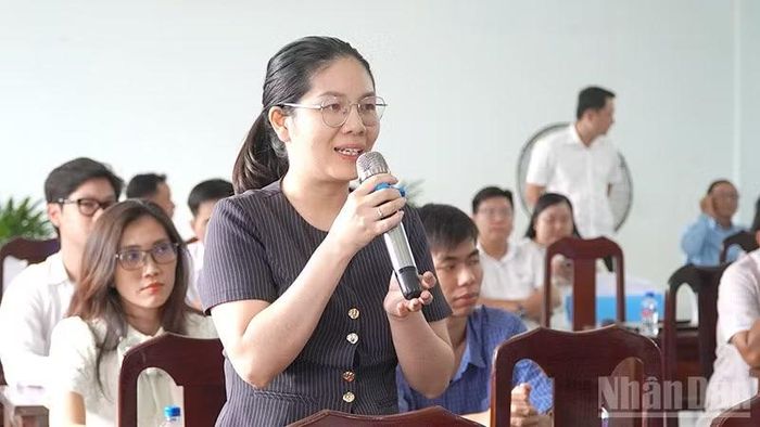 Doanh nghiệp phát biểu tại buổi họp mặt Ngày Doanh nhân Việt Nam (13/10) năm 2026 phường Mỹ Trà. (Ảnh: HỮU NGHĨA)