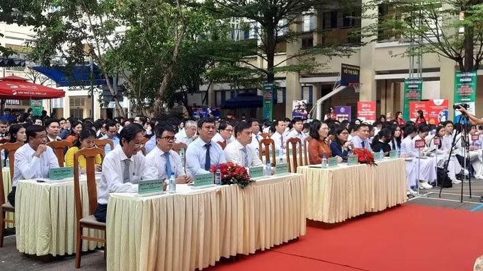 Đại biểu tham dự chương trình. (Ảnh: CAO TÂN)