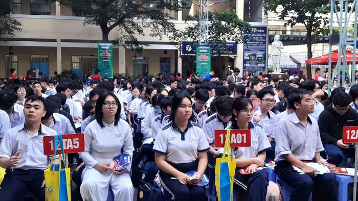 Học sinh tham gia chương trình hướng nghiệp. (Ảnh: CAO TÂN)