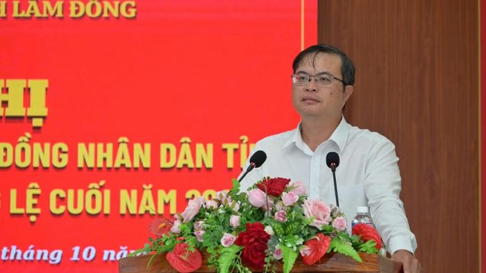 Ông Nguyễn Văn Đạt, Phó Chủ tịch Ủy ban nhân dân phường phát biểu. (Ảnh: QUÝ NGỌC)
