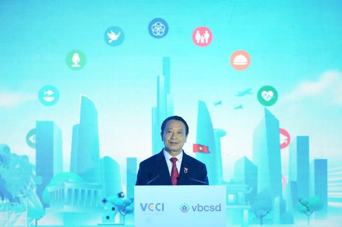 Ông Nguyễn Quang Vinh, Phó Chủ tịch VCCI, Chủ tịch VBCSD, phát biểu tổng kết Phiên toàn thể VCSF 2026, sáng 5/10. Ảnh: Nguyễn Hùng