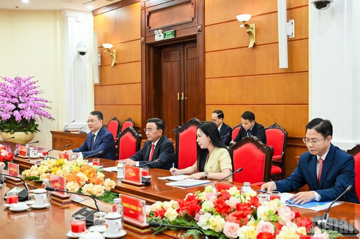 Thường trực Ban Bí thư Trần Cẩm Tú và các đại biểu Việt Nam﻿ dự cuộc tiếp. (Ảnh: DUY LINH)