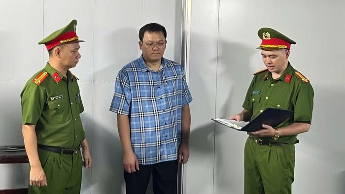 Áp dụng biện pháp tạm giam đối với Nguyễn Thế Vinh. (Ảnh: Công an Hà Nội)