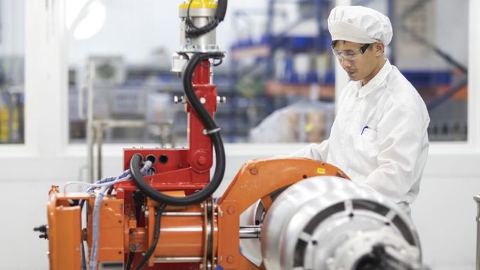 Công nhân trong một nhà máy của Thụy Điển đầu tư hoạt động tại Bắc Ninh. (Ảnh: Đại sứ quán Thụy Điển tại Việt Nam)
