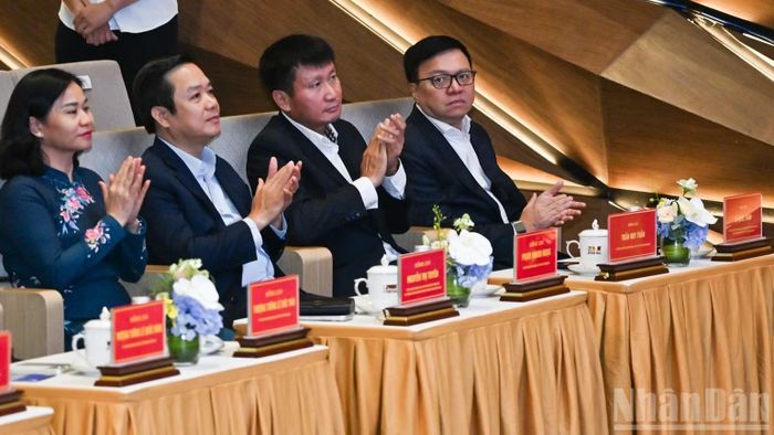 Đại diện lãnh đạo các cơ quan Trung ương, địa phương dự chương trình. (Ảnh: DUY LINH)