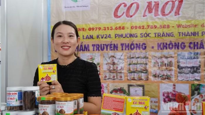 Các sản phẩm chủ lực và OCOP từng bước được chuẩn hóa thông qua mã số, mã vạch, tem điện tử và nền tảng số. (Ảnh: VĂN ÚT)
