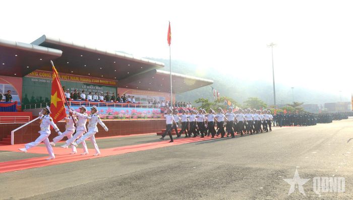  Duyệt đội ngũ tại Lễ khai mạc.  