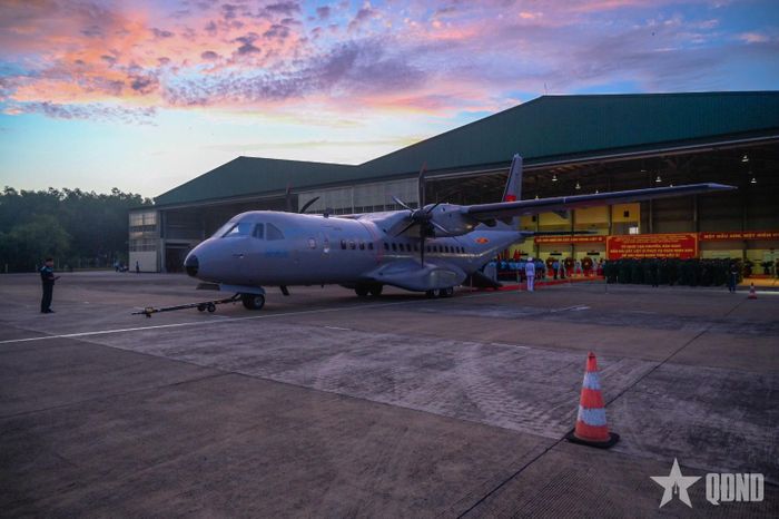 Những mẫu hài cốt liệt sĩ được vận chuyển cẩn trọng, trang nghiêm trên chuyến bay đặc biệt, mang theo hy vọng xác định danh tính những người đã hy sinh. 