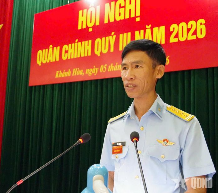  Đại tá Vũ Hoàng, Phó sư đoàn trưởng - Tham mưu trưởng Sư đoàn 377 kết luận hội nghị.  