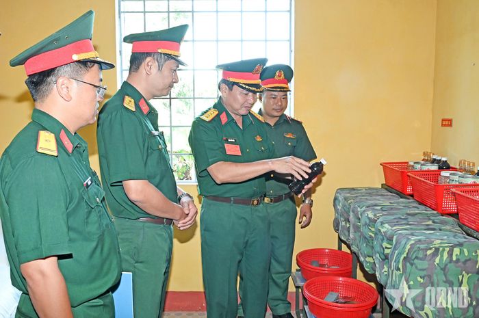 Phúc tra vật chất dự trữ sẵn sàng chiến đấu của Trung đoàn 48.