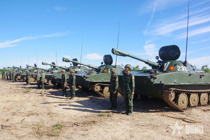  Lực lượng xe tăng PT-76 rút kinh nghiệm sau mỗi lần luyện tập.