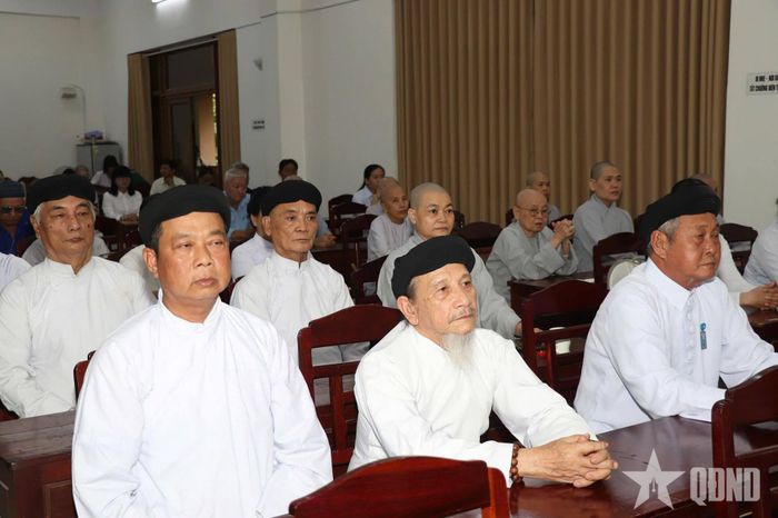 Các chức sắc, chức việc, nhà tu hành các tôn giáo tham gia tập huấn.