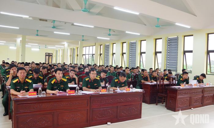  Các đại biểu dự lễ phát động. 