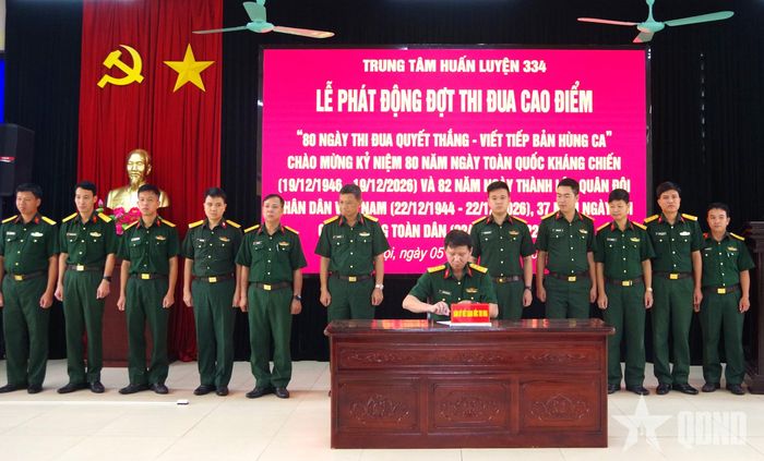  Các cơ quan, đơn vị ký kết giao ước thi đua.