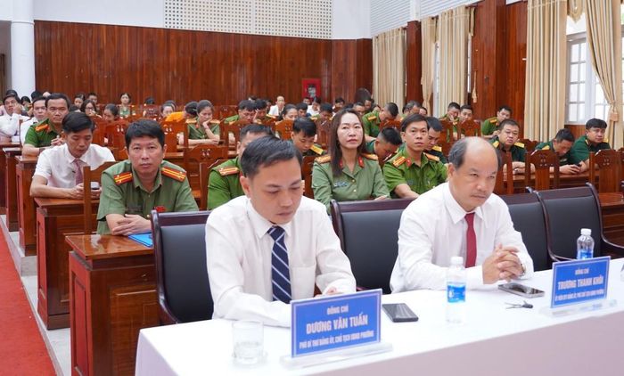 Lãnh đạo phường Bàn Thạch cùng CBCS Công an phường tham dự tại hội nghị.