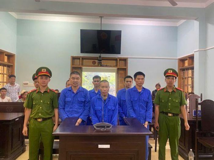Các bị cáo tại phiên tòa.