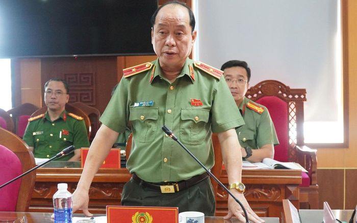 Thiếu tướng Nguyễn Hữu Hợp phát biểu tại hội nghị
