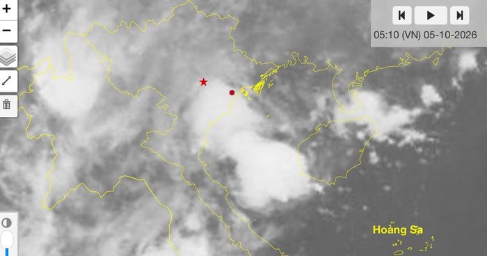 Ảnh mây vệ tinh tại khu vực Bắc bộ và Bắc Trung bộ lúc 5 giờ ngày 5-10. Nguồn: Chụp lại màn hình theo dõi mây vệ tinh của Cục Khí tượng - thủy văn